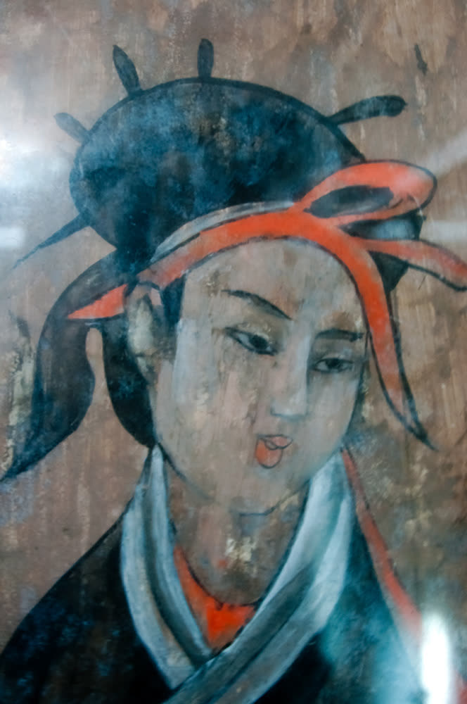 新密打虎亭汉墓壁画女子像