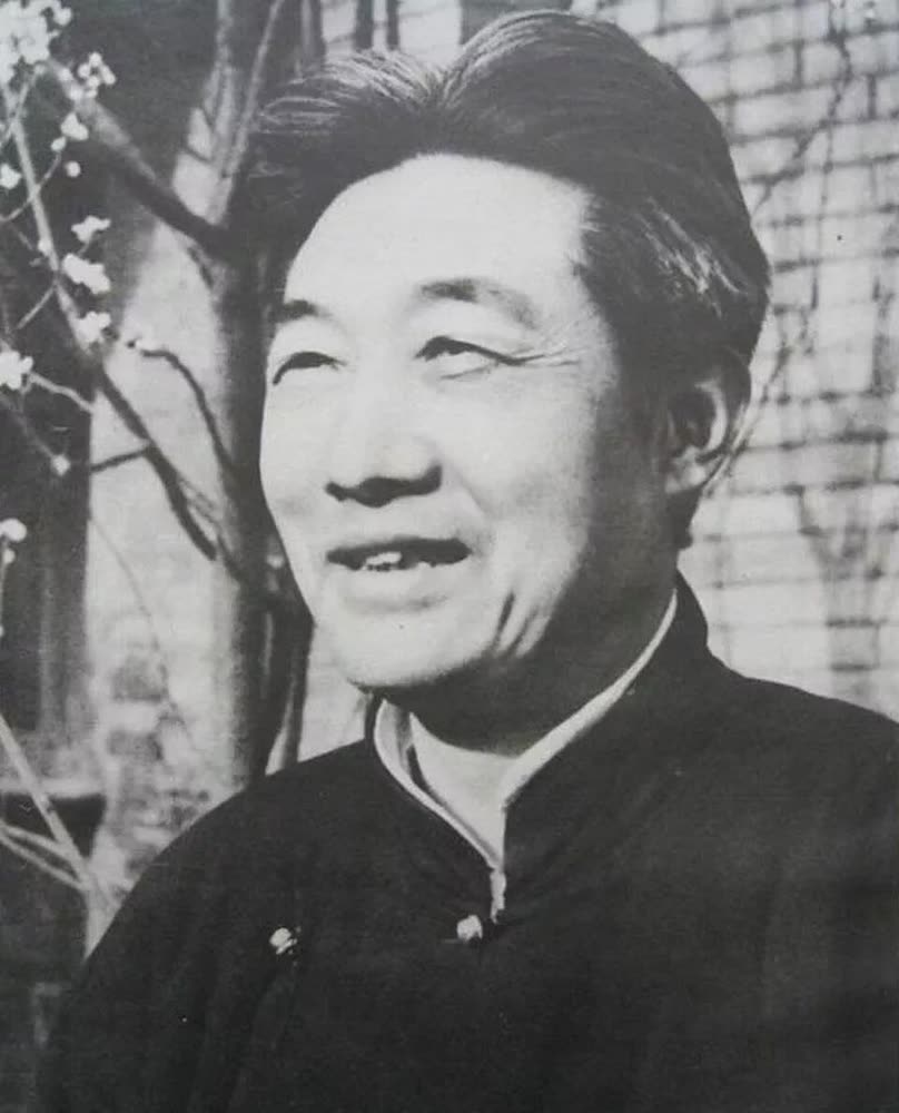 徐悲鸿像