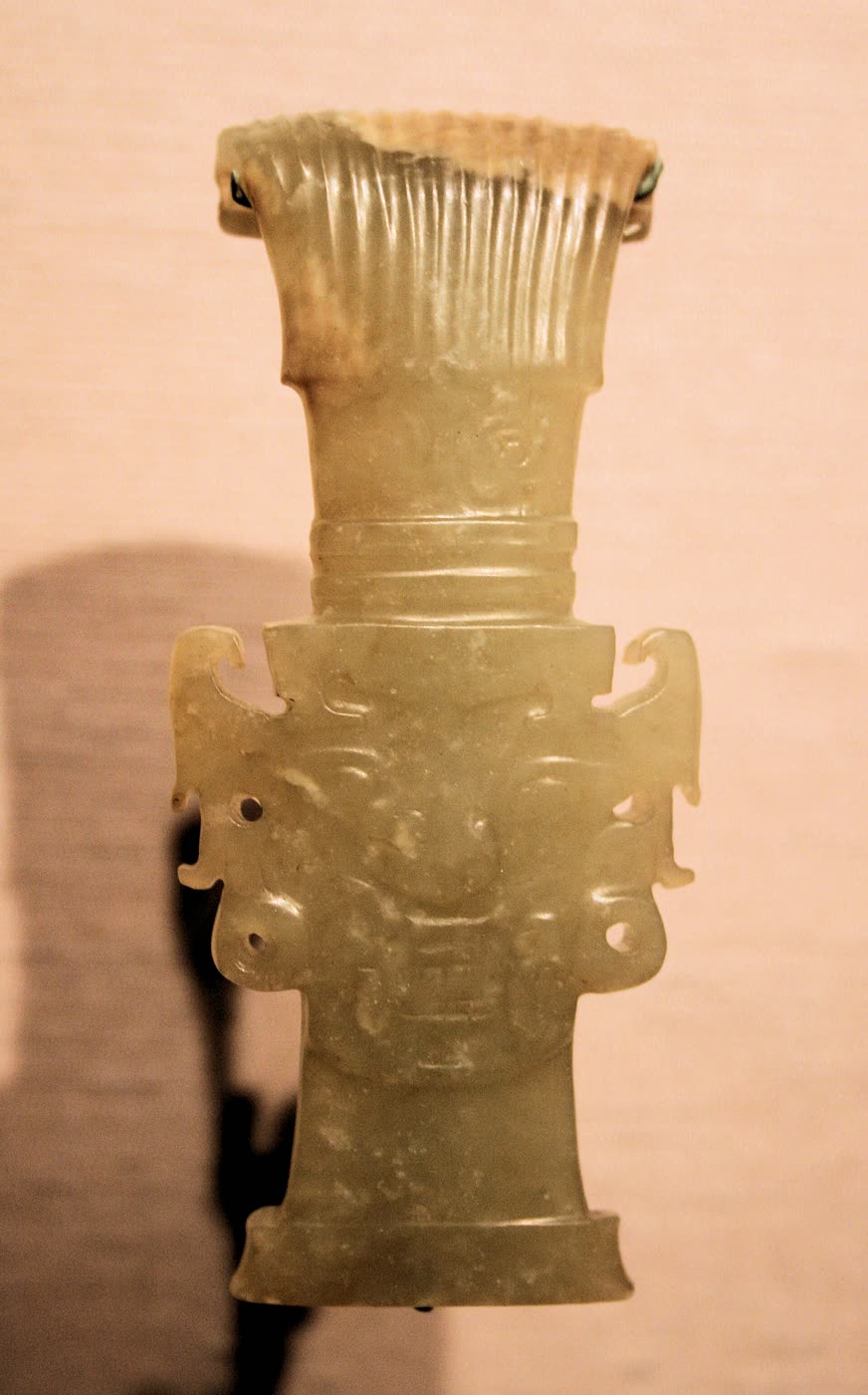 石家河风格的玉神面