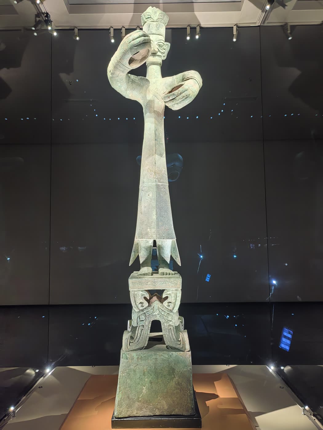 三星堆青铜大立人